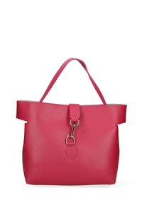 Borsa rosa sintetica con superficie testurizzata, parte superiore piatta e manici doppi. Presenta una chiusura anteriore a scatto e un accento metallico.