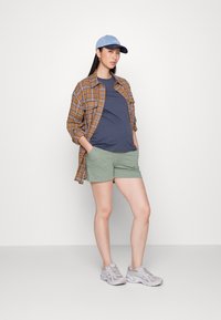 Pieces Maternity PMRIA FOLD UP SOLID TEE  - T-shirt básica - ombre blue