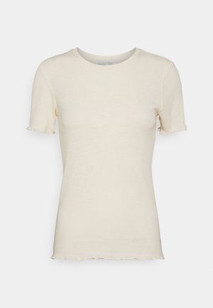 Kremowy, krótki top z prążkowanego dzianiny z falbankowymi wykończeniami na rękawach i dole, z okrągłym dekoltem.