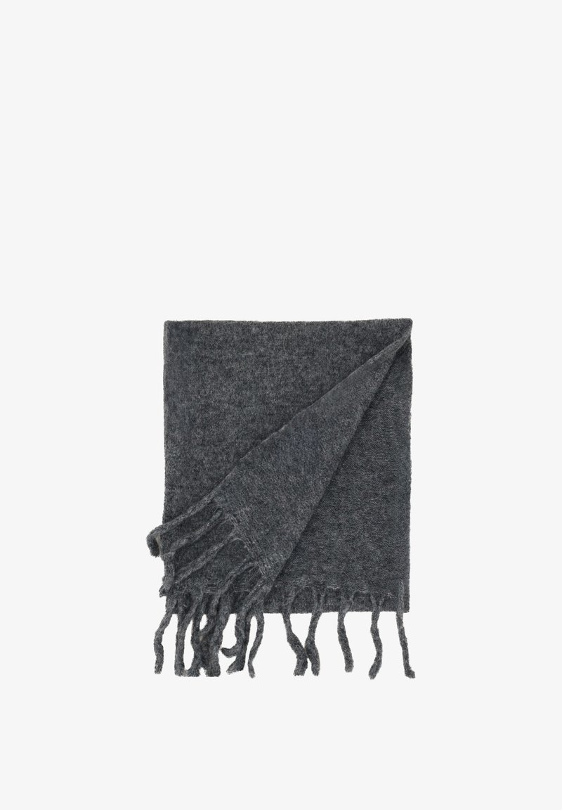 Dunkelgrauer Wollschal mit fransigen Enden, ordentlich gefaltet mit einer umgeschlagenen Ecke auf einem weißen Hintergrund.