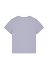 Lila Baumwoll-T-Shirt mit kurzen Ärmeln, Rundhalsausschnitt und einem schlichten Design. Glatte Textur, keine Muster oder Verzierungen.