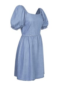 Džínové šaty s nafúknutými rukávmi, štvorcovým výstrihom a zberaným pásom. Svetlomodrá farba s jemnou textúrou a upraveným lemom.