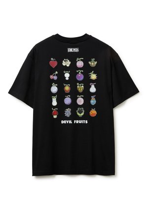 Czarny t-shirt z 20 kolorowymi, fikcyjnymi ilustracjami owoców w siatce oraz napisem "DEVIL FRUITS" poniżej, związany z anime One Piece.