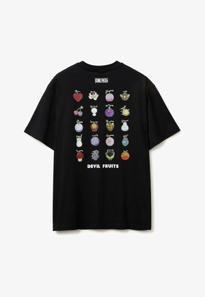 Czarny t-shirt z 20 kolorowymi, fikcyjnymi ilustracjami owoców w siatce oraz napisem "DEVIL FRUITS" poniżej, związany z anime One Piece.