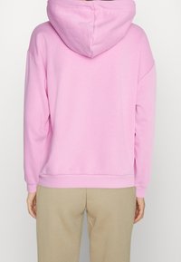 Felpa con cappuccio rosa a vestibilità morbida, con polsini e orlo a costine, realizzata in morbido tessuto di cotone, caratterizzata da un design semplice senza motivi visibili.
