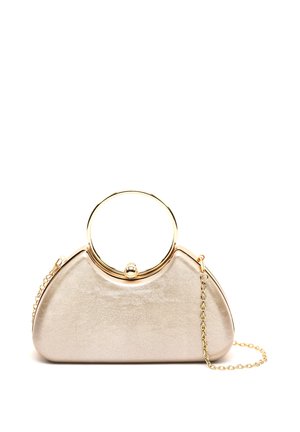 Kleine metallische goldene Handtasche mit rundem goldenem Griff und dünnem goldenem Kettenriemen auf weißem Hintergrund.