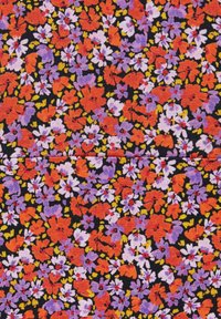 Helle Blumenstoff mit roten, lila und gelben Blumen auf schwarzem Hintergrund; komplexes Muster mit verschiedenen Blumenformen und -größen.