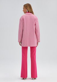 Touché Privé GINGHAM  - Rövid kabát - pink