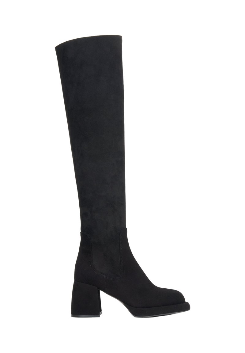 Zwarte kniehoge laarzen van zacht suede, met een aansluitende pasvorm, vierkante neus en een chunky hak voor stabiliteit. Eenvoudig en modern ontwerp.