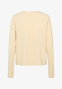 Nevybrané, bleached sand