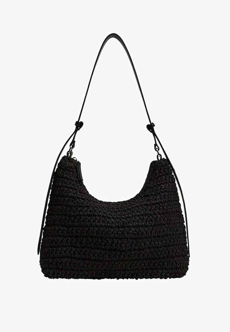 Borsa nera con un design hobo, realizzata in materiale tessuto testurizzato. Presenta una tracolla curva e una chiusura con zip su un lato.