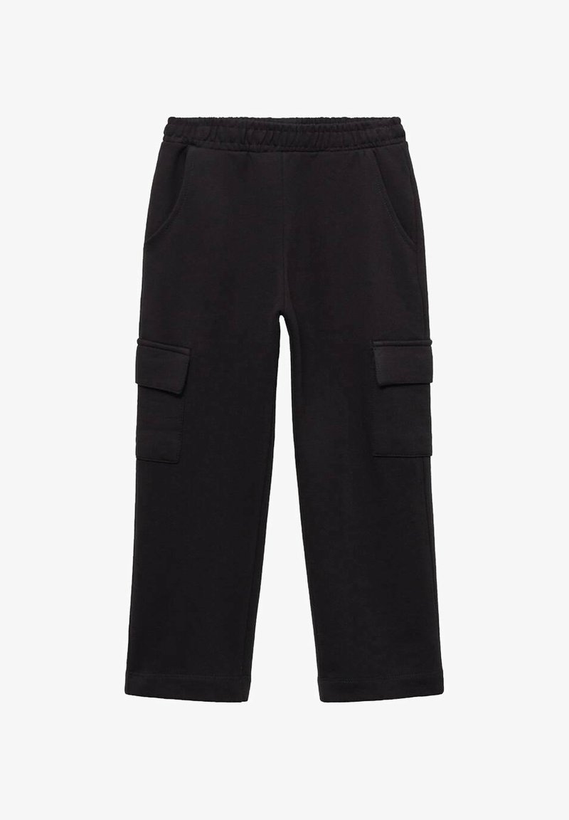 Černé cargo kalhoty s elastickým pasem, bočními kapsami a texturovanou tkaninou, s dvěma cargo kapsami na stehnech.