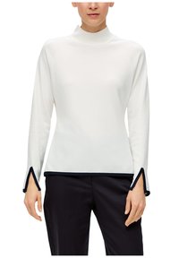 s.Oliver BLACK LABEL MIT STEHKRAGEN - Strickpullover - creme