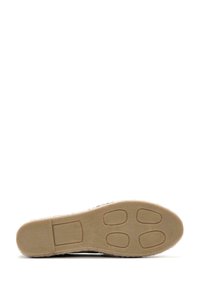 Suola in gomma marrone con finitura texture, dotata di quattro impugnature circolari e una sezione mediana rettangolare. Cuciture beige chiaro sul bordo.