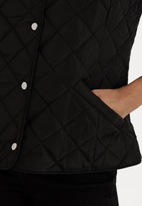 Lauren Ralph Lauren CREST PATCH QUILTED MOCKNECK VEST - Väst - black/black