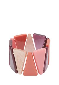Bracelet triangulaire composé de pièces en plastique colorées dans des teintes de rose, corail et violet, réunies par des accents en matériel doré.