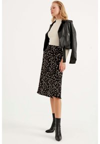 Herita Gonna a campana - black