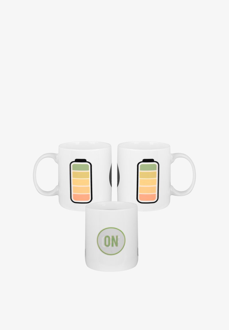 Tazze in ceramica bianche con grafica della carica della batteria in verde, giallo e arancione su un lato, con una piccola tazza che mostra la scritta "ON" in testo verde.