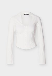 Bijela prilagođena košulja jakna s dugim rukavima, dubokim okruglim izrezom, prednjim gumbima i dizajnom strukturiranog korzeta. Glatka tekstura tkanine.