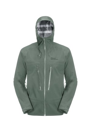Wasserfeste grüne Jacke mit Kapuze, ausgestattet mit zwei mit Reißverschluss verschlossenen Brusttaschen und verstellbaren Manschetten. Glatte Textur und elegantes Design.