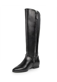 Bota de cuero negro hasta la rodilla con punta afilada, suela plana y cremallera lateral, que presenta una textura suave y un diseño minimalista.