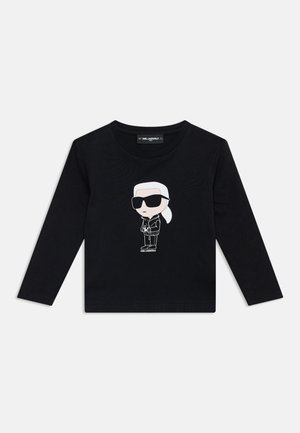 Schwarzes Langarmshirt mit einer Comicfigur, die Sonnenbrille und Anzug trägt, weiß und grau bedruckt auf der Vorderseite in der Mitte.