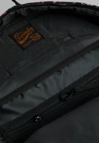 Superdry & Co PRINTED MONTANA - Mochila - black pineapple aop