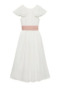 Weißes Kleid mit kurzen, flatternden Ärmeln, einem taillierten Oberteil und einem rosafarbenen Gürtel in der Taille. Fließender Rock mit plissierter Textur.