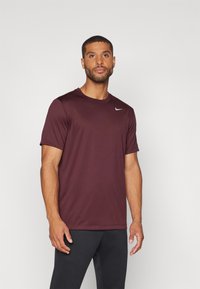 Nike Performance TEE RESET - Camiseta deportiva - burgundy crush/matte silver