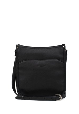 Czarna skórzana torba typu crossbody o teksturowanej powierzchni, płaskiej przedniej kieszeni, regulowanym pasku i minimalistycznym designie. Akcenty w kolorze srebrnym.