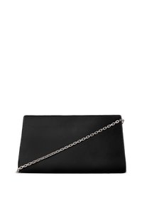 Clutch in pelle nera con una forma rettangolare elegante, dotata di una tracolla in catena argentata. Superficie texture con design minimalista e senza hardware visibile.