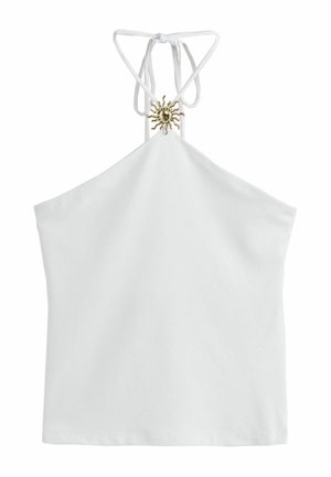 Valge kaelusega top, mille õhukesed rihmad on kaela sõlmitud ja ees keskel on dekoratiivne kuldne päikesekujuline kinnitus.