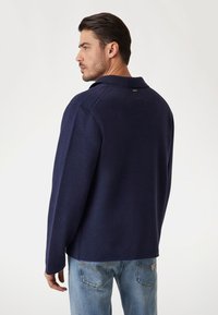 Thumbnail Image 3