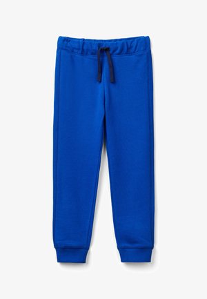 Helle blaue Jogginghosen mit elastischem Bund und schwarzem Kordelzug, gerippten Bündchen und Seitennahtnäherei auf einem weißen Hintergrund.