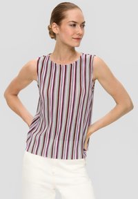 Gestreepte mouwloze blouse met verticale lijnen in tinten roze, bordeaux en groen. Zachte stof met een losse pasvorm en ronde halslijn.