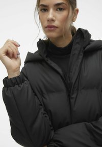 Vero Moda NOE - Ziemas mētelis - black