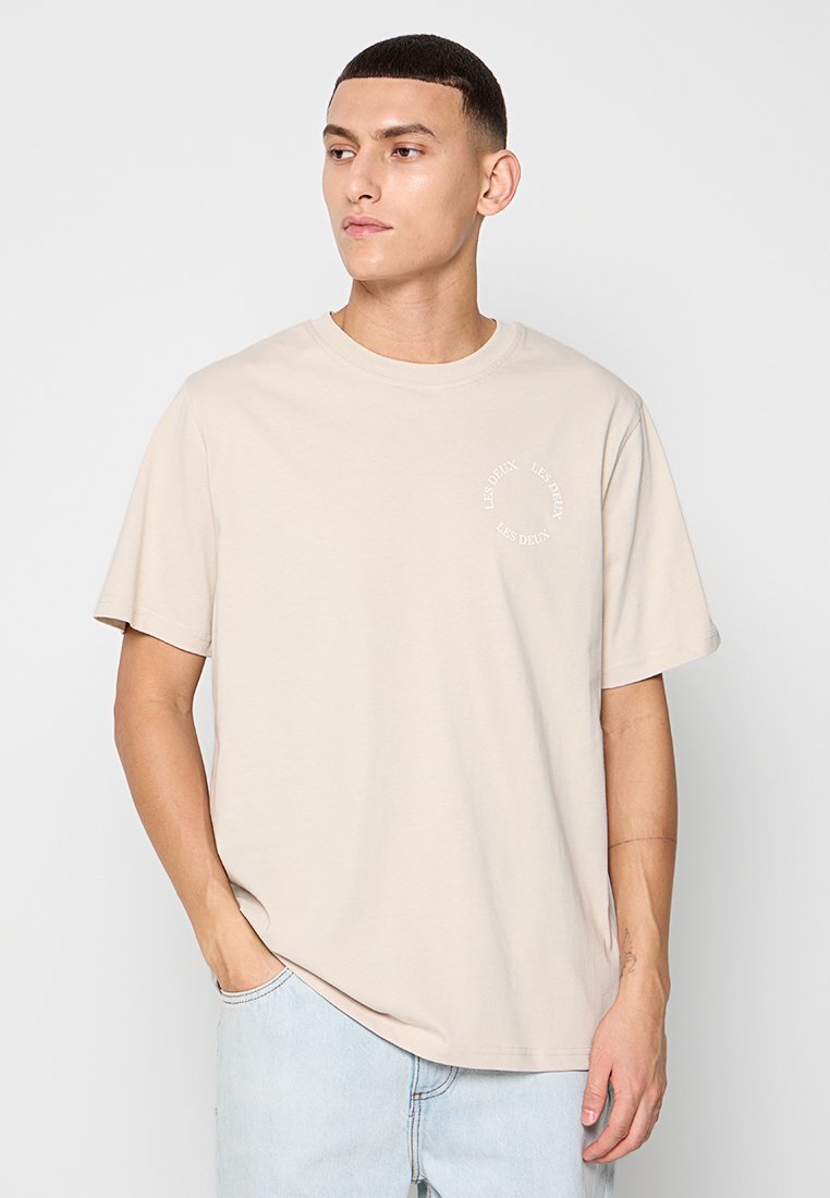 Les Deux T-shirt print zandkleur