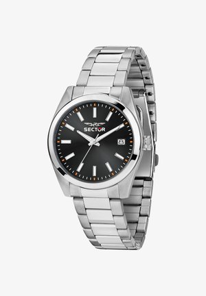 Orologio da polso in metallo argento con quadrante nero, indicatori delle ore bianchi, accenti arancioni sui minuti, tre lancette, finestra della data alle 3 e logo Sector sotto le 12.