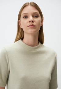 Jimmy Key HALF TURTLENECK SHORT SLEEVE  - T-shirt basic - green