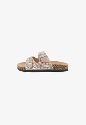 Sandalo con suola in sughero e due cinturini beige decorati con perle e cristalli rettangolari, ogni cinturino fissato con una fibbia d'argento.