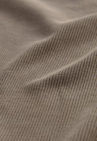 Next SLIM FIT SCOOP NECK STRETCH SHORT SLEEVE - Pamata T-krekls - chocolate brown
