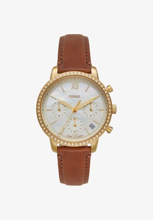 Montre-bracelet Fossil en or avec bracelet en cuir marron, lunette sertie de cristaux, trois sous-cadrans, chiffre romain XII et affichage de la date réglé sur 18.