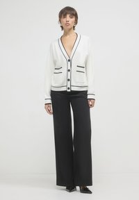 Calliope Strickjacke - bianco