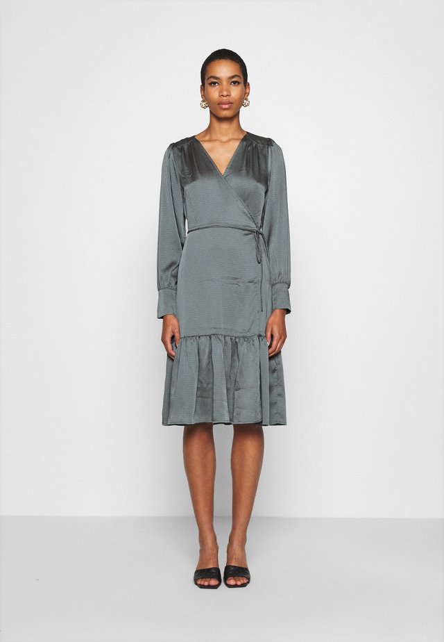 MINNIE WRAP DRESS - Vapaa-ajan mekko - balsam green