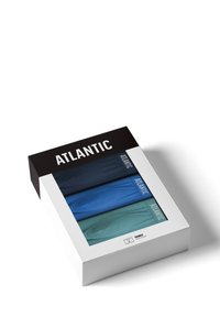 Zestaw trzech męskich majtek w różnych odcieniach niebieskiego i turkusowego. Pudełko ma czarną górę z napisem "ATLANTIC" w białej literze.