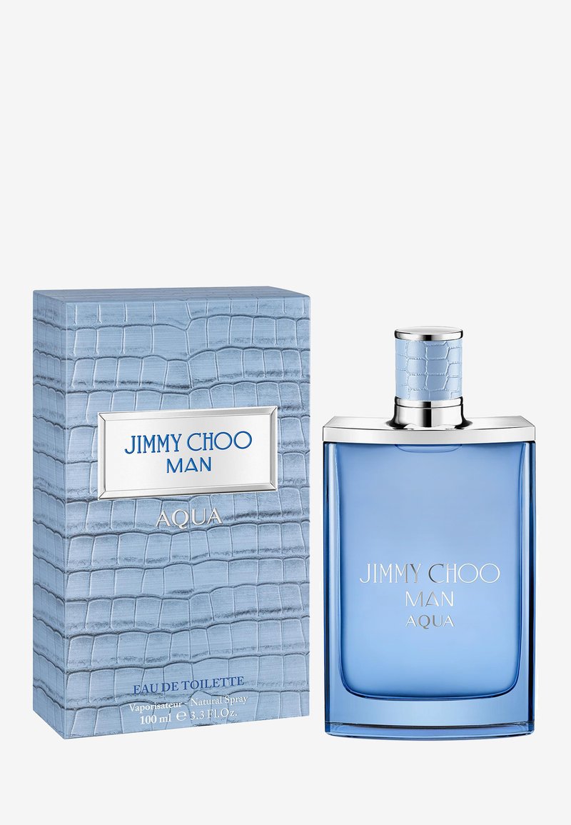 Bottiglia di eau de toilette Blue Jimmy Choo Man Aqua con confezione testurizzata con dettagli argentati e testo etichettato, profumo spray da 100 ml.