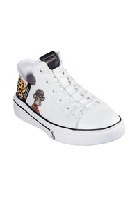 Weiße High-Top-Sneaker mit einem schwarzen Lederakzent und einem Leopardenmuster-Panel, das ein gesticktes Cartoon-Monkey auf der Seite zeigt.