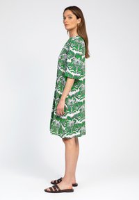 AN'GE MANESSA - Robe de jour - palmita vert