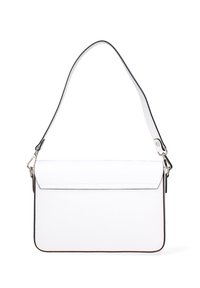 Borsa a spalla in pelle bianca rettangolare con chiusura a patta e tracolla rimovibile, bordi neri e accessori in tonalità argento.