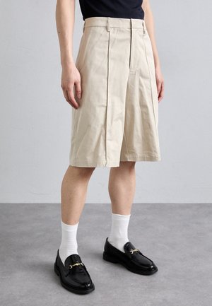 STRAIGHT LEG WITH POCKETS TROUSERS - Shorts - beige